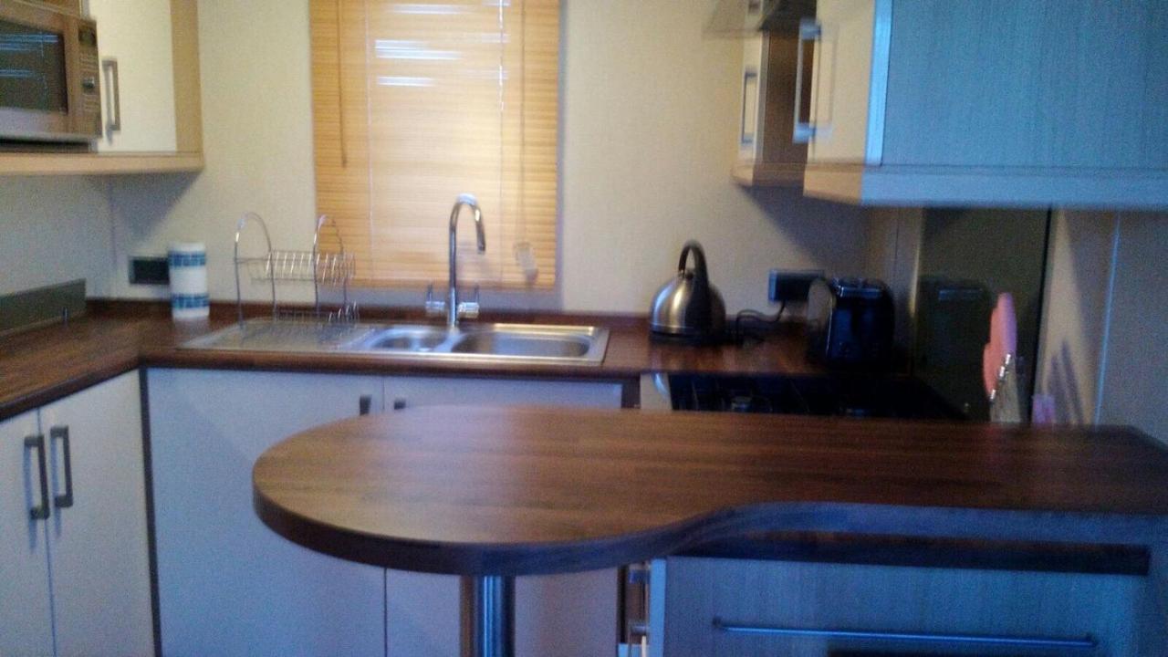 3 Bedroom 2 Bathroom Prestige Caravan Presthaven Sands Talacre Экстерьер фото