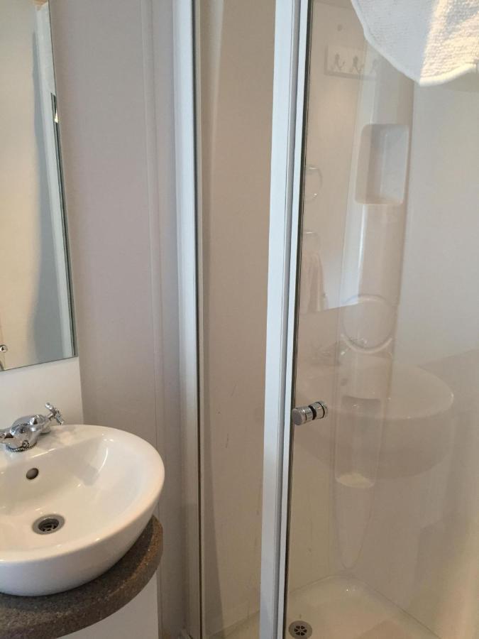 3 Bedroom 2 Bathroom Prestige Caravan Presthaven Sands Talacre Экстерьер фото