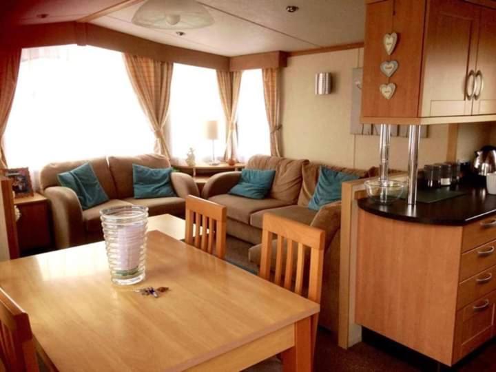 3 Bedroom 2 Bathroom Prestige Caravan Presthaven Sands Talacre Экстерьер фото