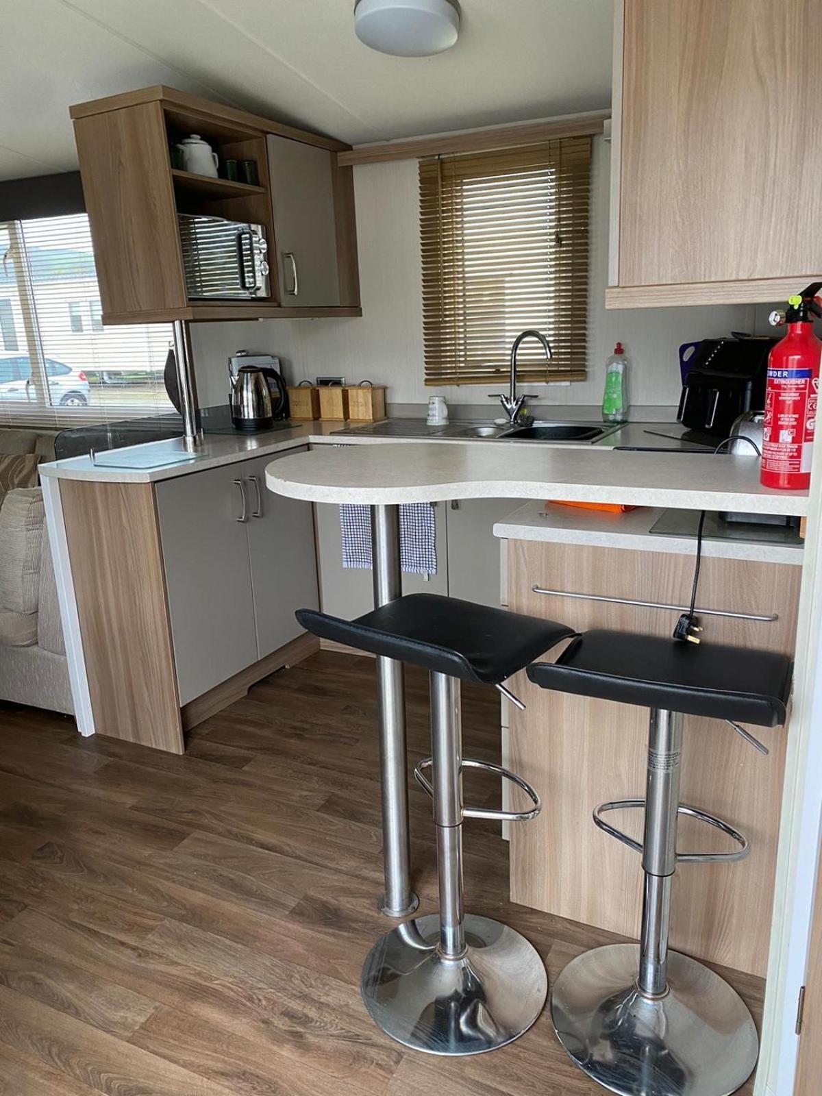 3 Bedroom 2 Bathroom Prestige Caravan Presthaven Sands Talacre Экстерьер фото